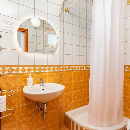 Mirjana Za 2 Osobe, Kornic, Otok Krk * Kornić